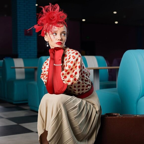 Women’s Fascinator Hat and Gloves Set Mesh Veil Pearl Jewelry for Tea Party - Picture 6 of 6